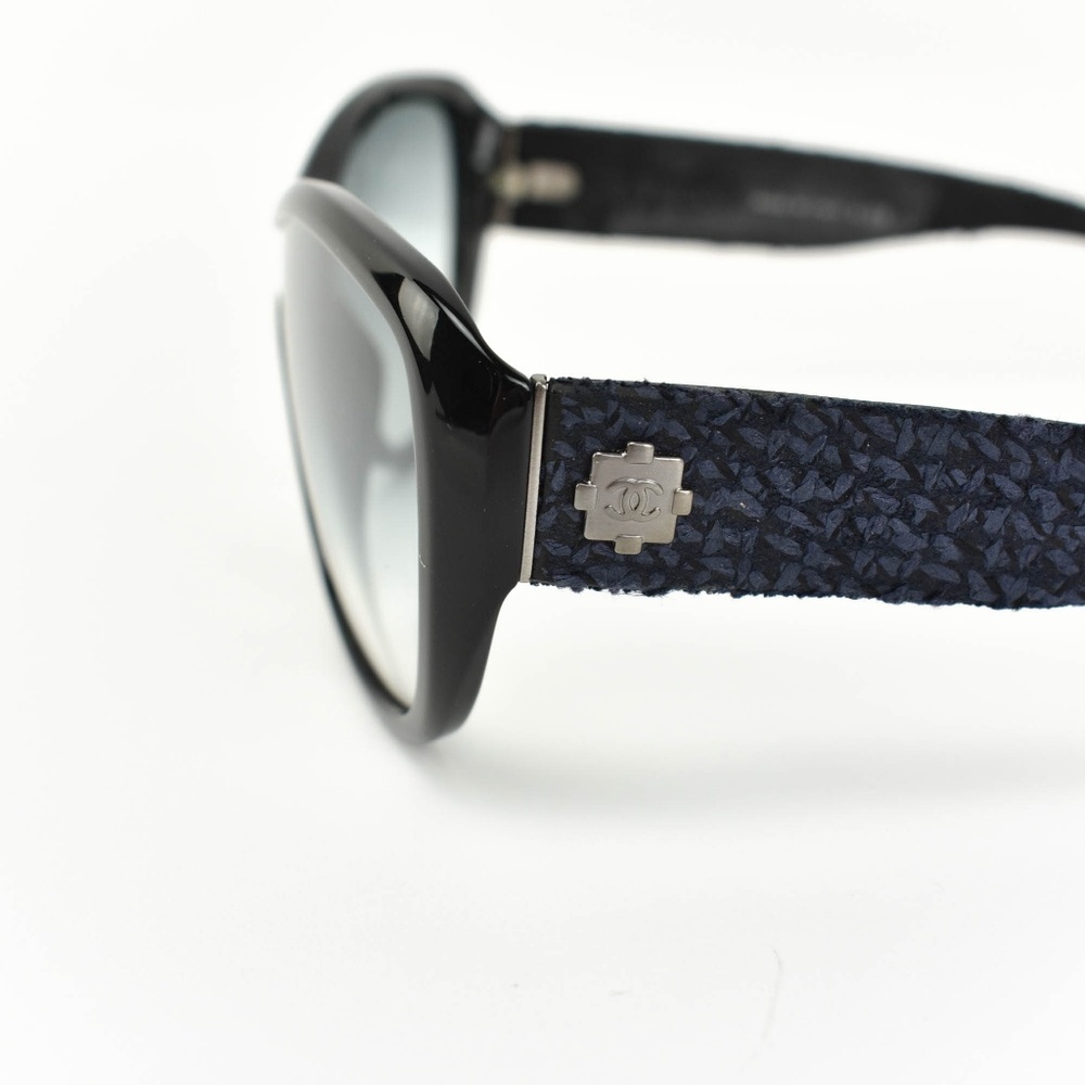 CHANEL: Black/Navy Blue, Tweed & CC Sunglasses de - Picture 3 of 8
